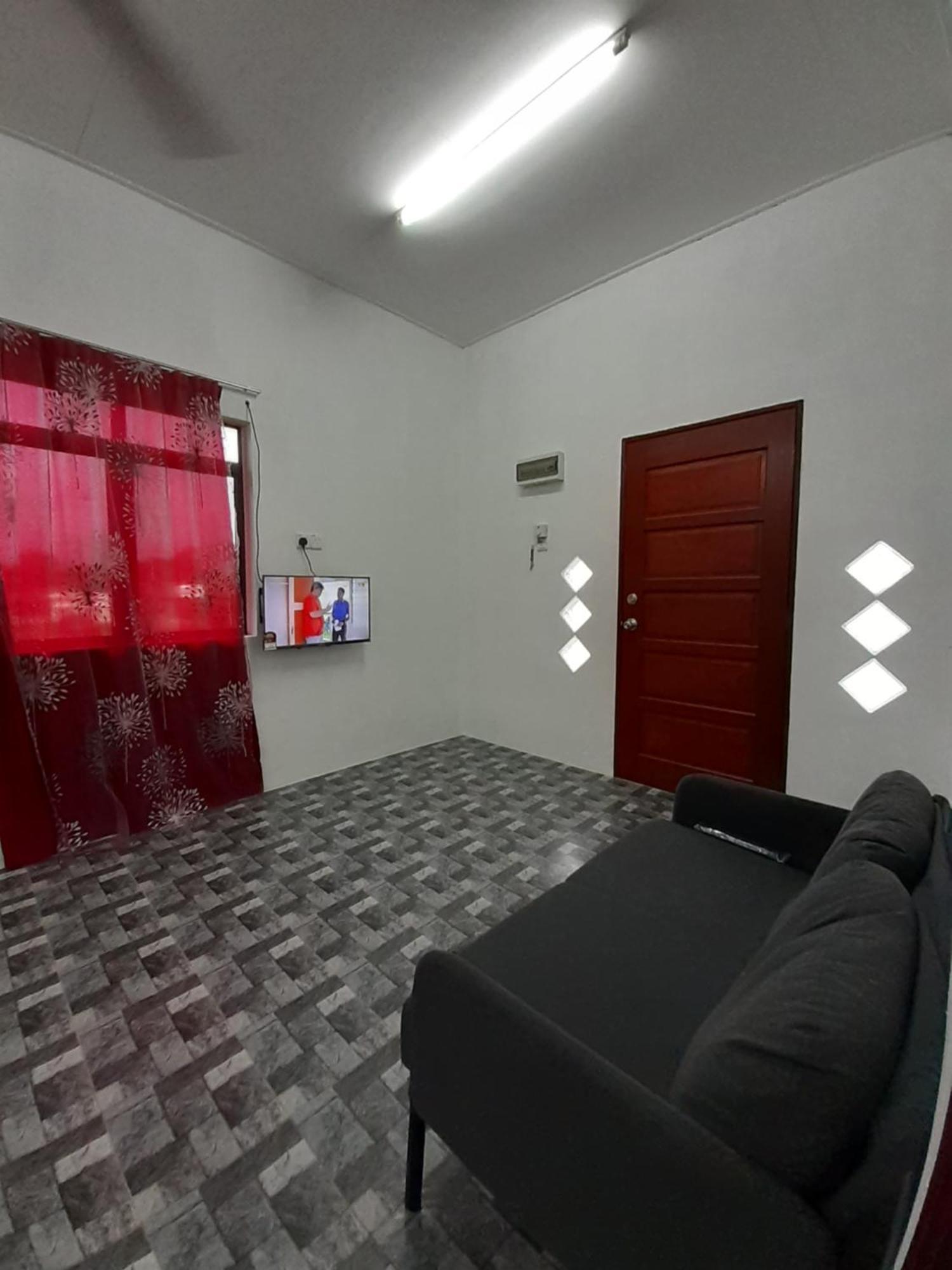 Homestay Idaman B B With 2 Room Aircond 2 Quen Bed And Not Sharing Room -Privacy Куала-Тренгану Екстер'єр фото