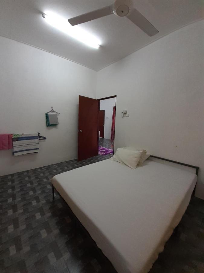 Homestay Idaman B B With 2 Room Aircond 2 Quen Bed And Not Sharing Room -Privacy Куала-Тренгану Екстер'єр фото