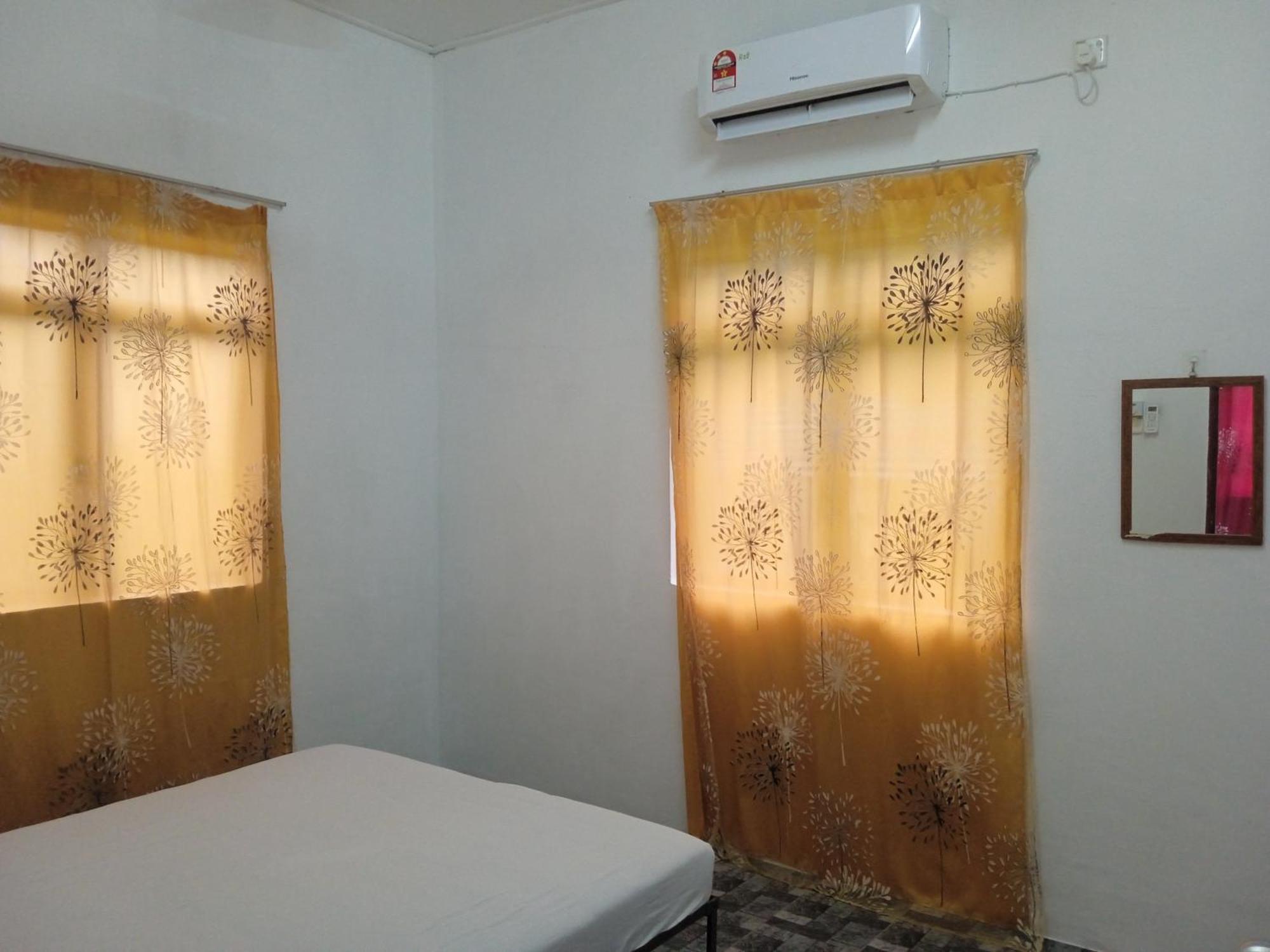 Homestay Idaman B B With 2 Room Aircond 2 Quen Bed And Not Sharing Room -Privacy Куала-Тренгану Екстер'єр фото