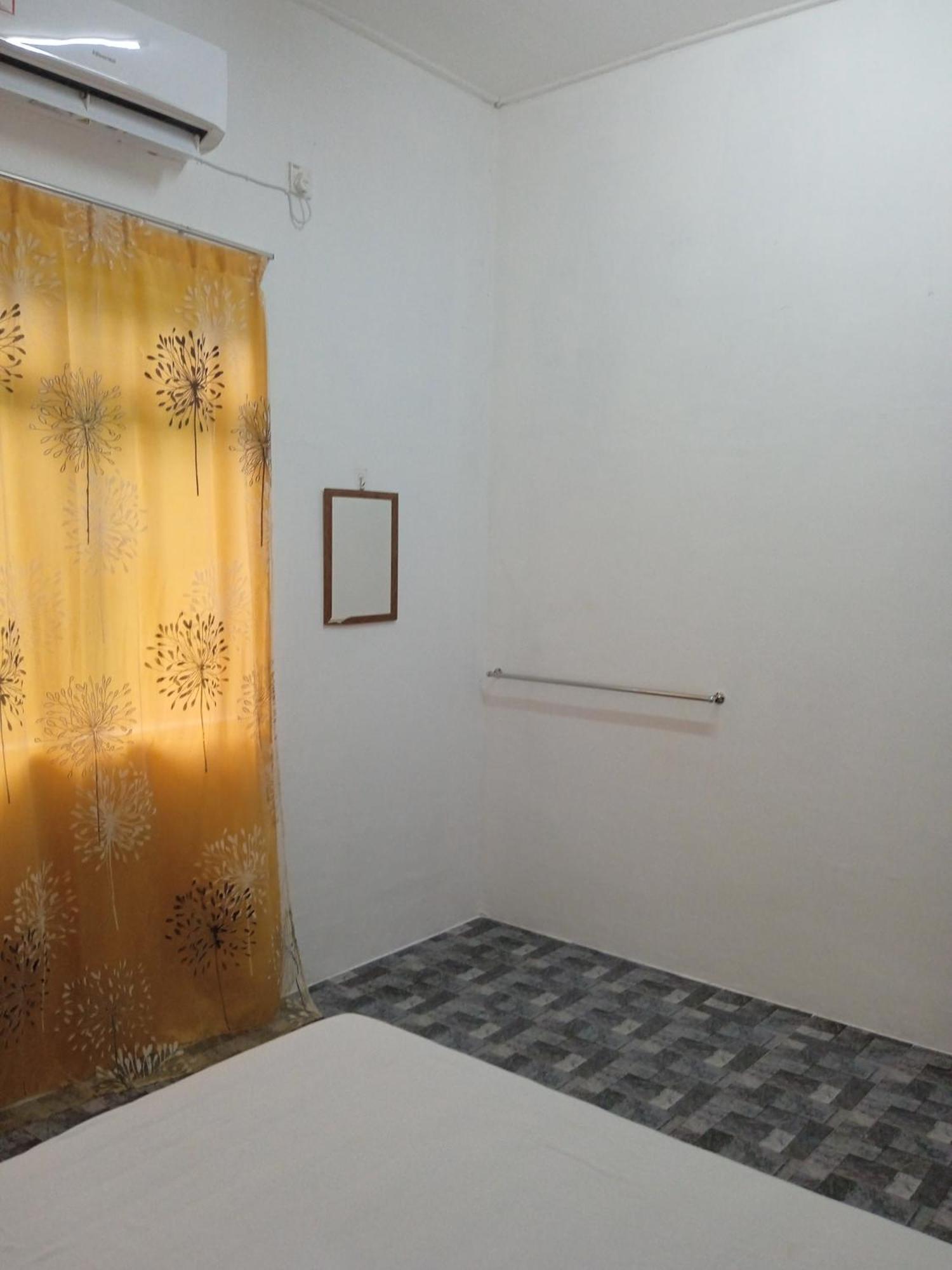 Homestay Idaman B B With 2 Room Aircond 2 Quen Bed And Not Sharing Room -Privacy Куала-Тренгану Екстер'єр фото