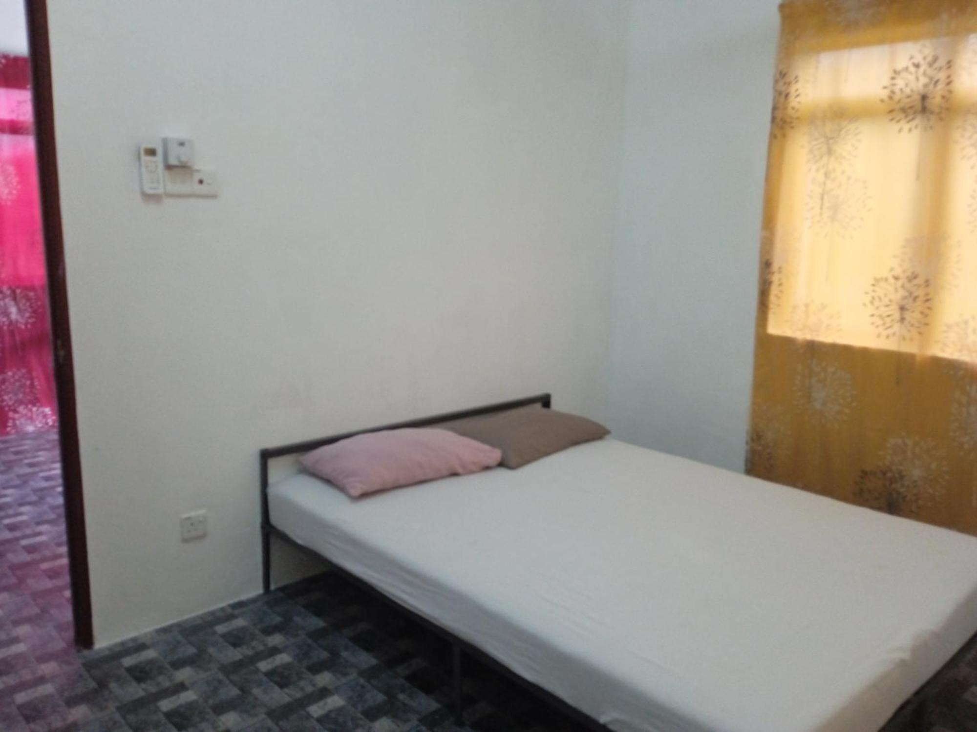 Homestay Idaman B B With 2 Room Aircond 2 Quen Bed And Not Sharing Room -Privacy Куала-Тренгану Екстер'єр фото