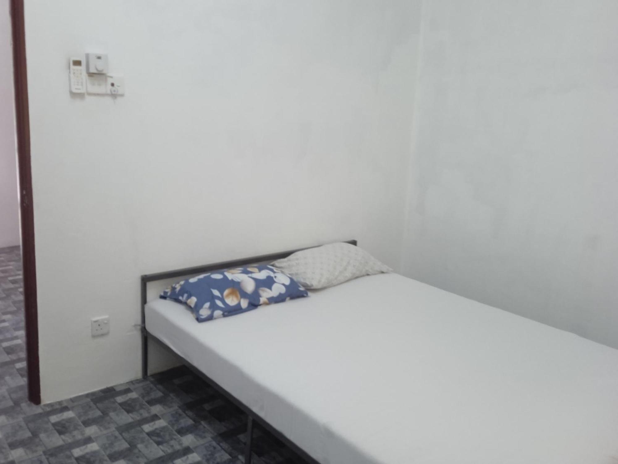 Homestay Idaman B B With 2 Room Aircond 2 Quen Bed And Not Sharing Room -Privacy Куала-Тренгану Екстер'єр фото