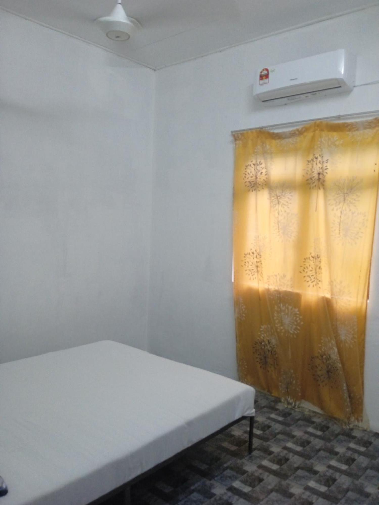 Homestay Idaman B B With 2 Room Aircond 2 Quen Bed And Not Sharing Room -Privacy Куала-Тренгану Екстер'єр фото