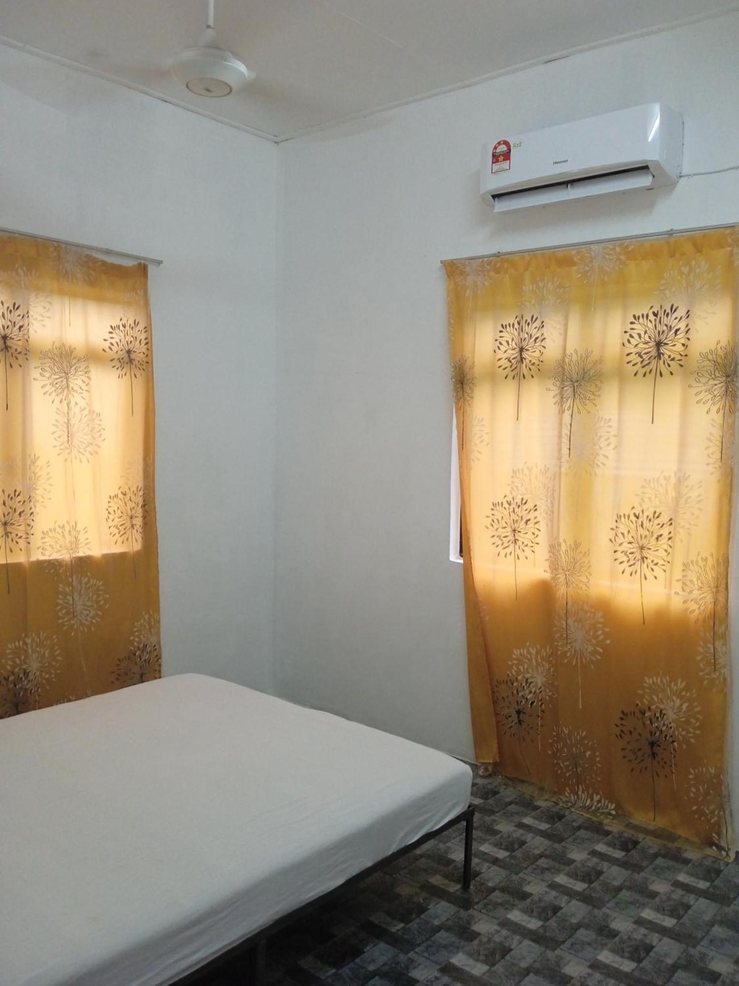 Homestay Idaman B B With 2 Room Aircond 2 Quen Bed And Not Sharing Room -Privacy Куала-Тренгану Екстер'єр фото