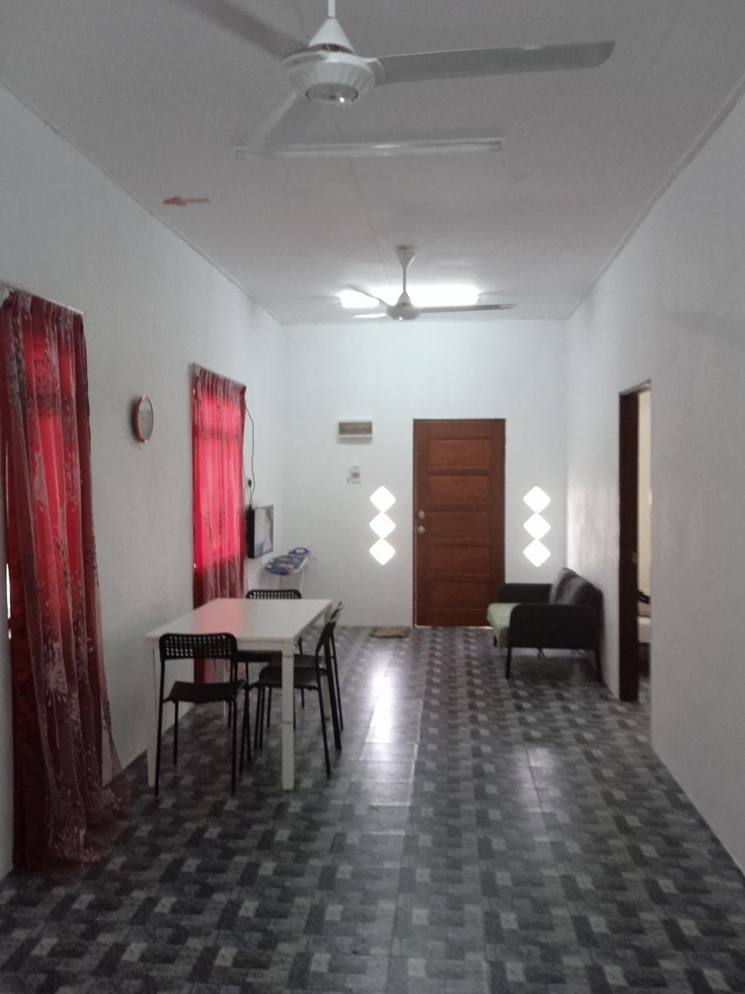 Homestay Idaman B B With 2 Room Aircond 2 Quen Bed And Not Sharing Room -Privacy Куала-Тренгану Екстер'єр фото
