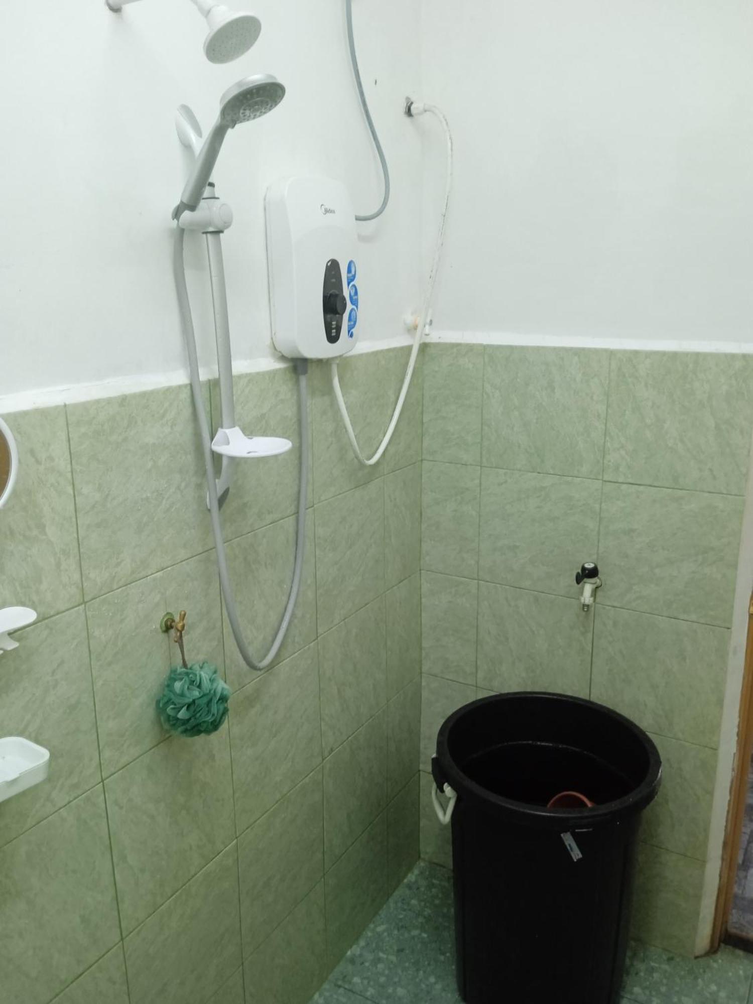 Homestay Idaman B B With 2 Room Aircond 2 Quen Bed And Not Sharing Room -Privacy Куала-Тренгану Екстер'єр фото