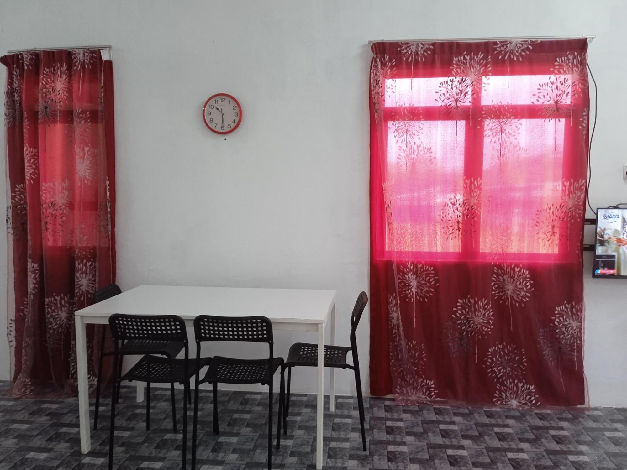Homestay Idaman B B With 2 Room Aircond 2 Quen Bed And Not Sharing Room -Privacy Куала-Тренгану Екстер'єр фото