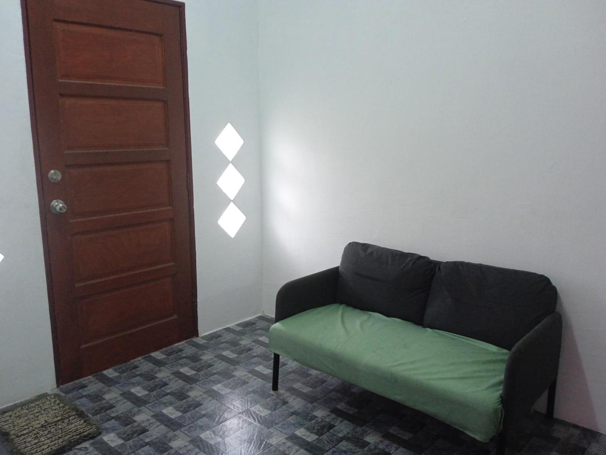 Homestay Idaman B B With 2 Room Aircond 2 Quen Bed And Not Sharing Room -Privacy Куала-Тренгану Екстер'єр фото