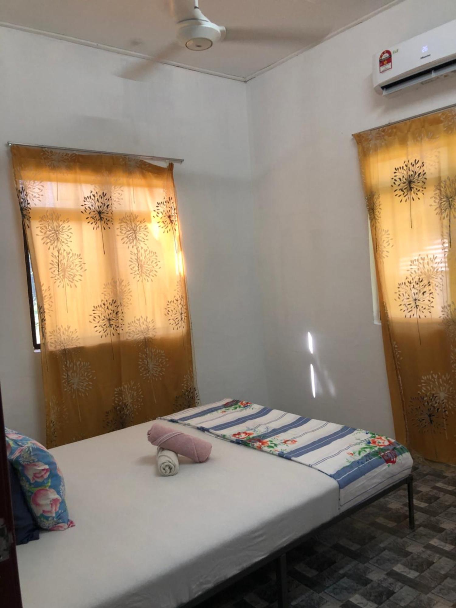 Homestay Idaman B B With 2 Room Aircond 2 Quen Bed And Not Sharing Room -Privacy Куала-Тренгану Екстер'єр фото