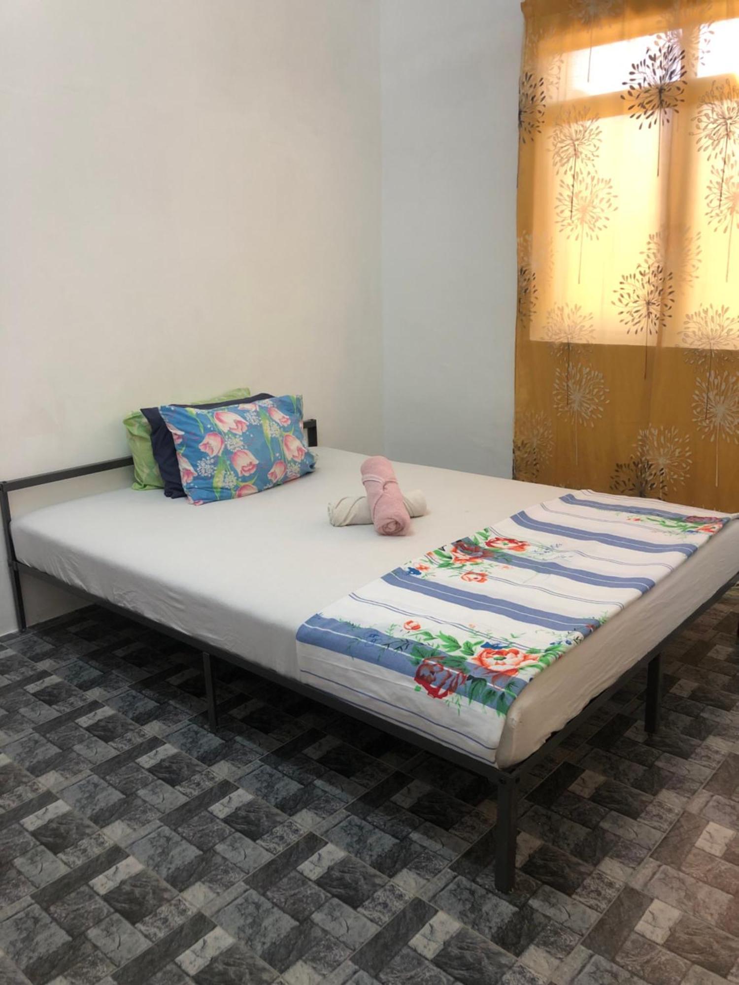Homestay Idaman B B With 2 Room Aircond 2 Quen Bed And Not Sharing Room -Privacy Куала-Тренгану Екстер'єр фото